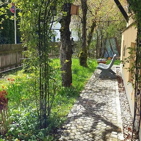 Апартаменты Apartment Close To Nature Lake And Starnberg *