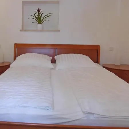 Апартаменты Apartment Close To Nature Lake And Starnberg *